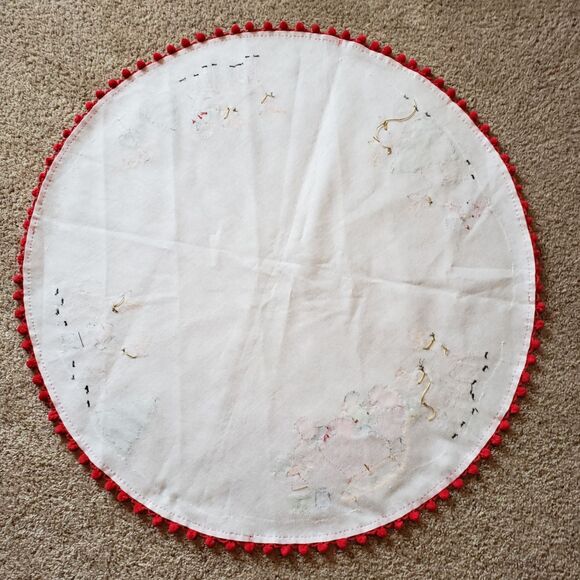 Vintage Handmade Felt Applique Tablecloth Tree Skirt Santa Elves Ball Fringe 45" - Picture 8 of 8